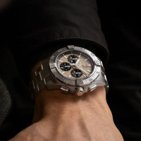 Avenger B01 Chronograph 44
