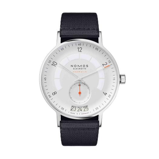 NOMOS Glashütte - Autobahn neomatik 41 Datum