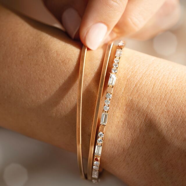 Sperrvermerk 20.03.2025_Armband UMARME MICH. Baguette-Zauber_am Model