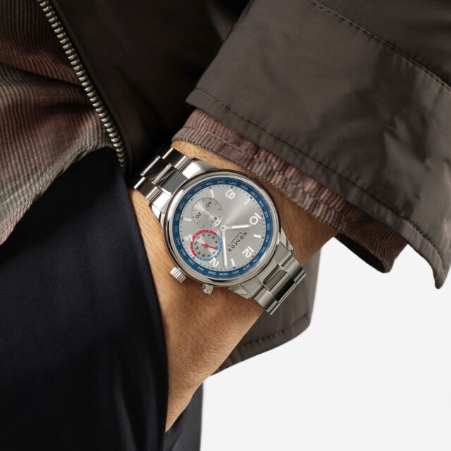 15_NOMOSGlashuette_0791_Club_Sport_neomatik_Worldtimer_silver_2362x3543px